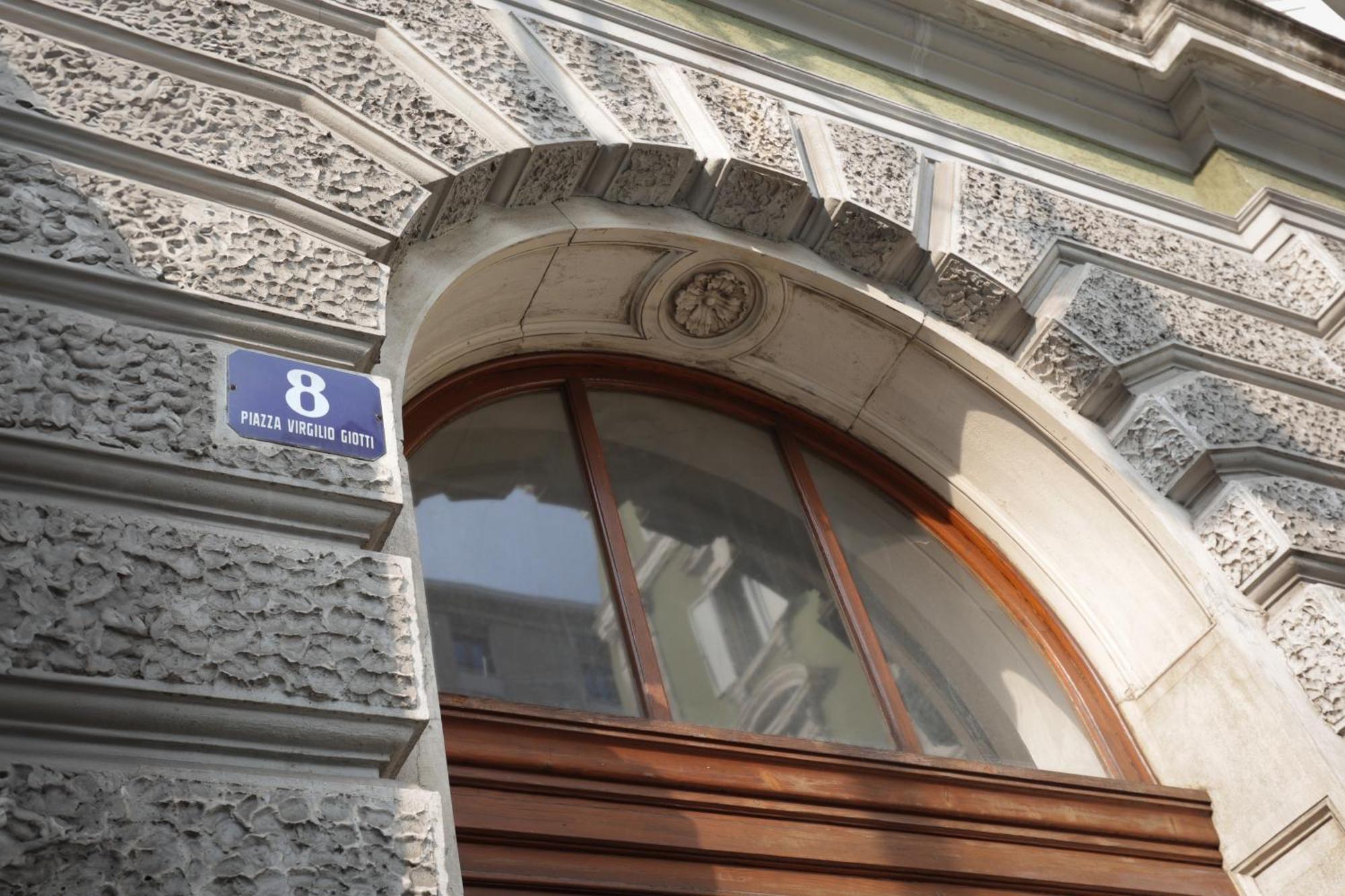Residence Piazza Giotti 8 Триест Екстериор снимка