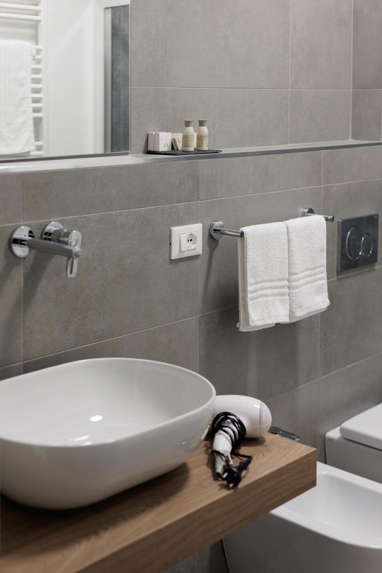 Residence Piazza Giotti 8 Триест Екстериор снимка