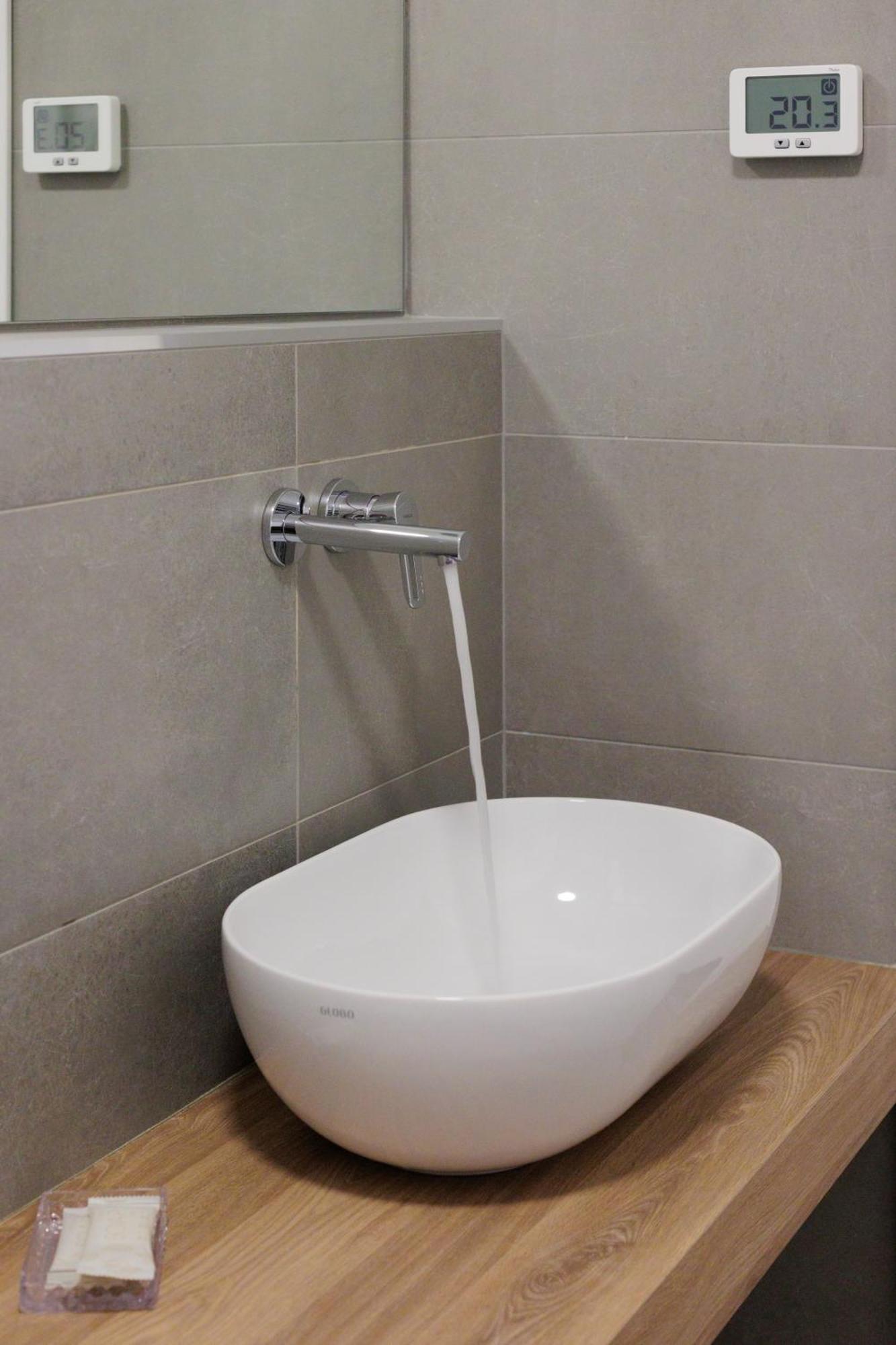 Residence Piazza Giotti 8 Триест Екстериор снимка